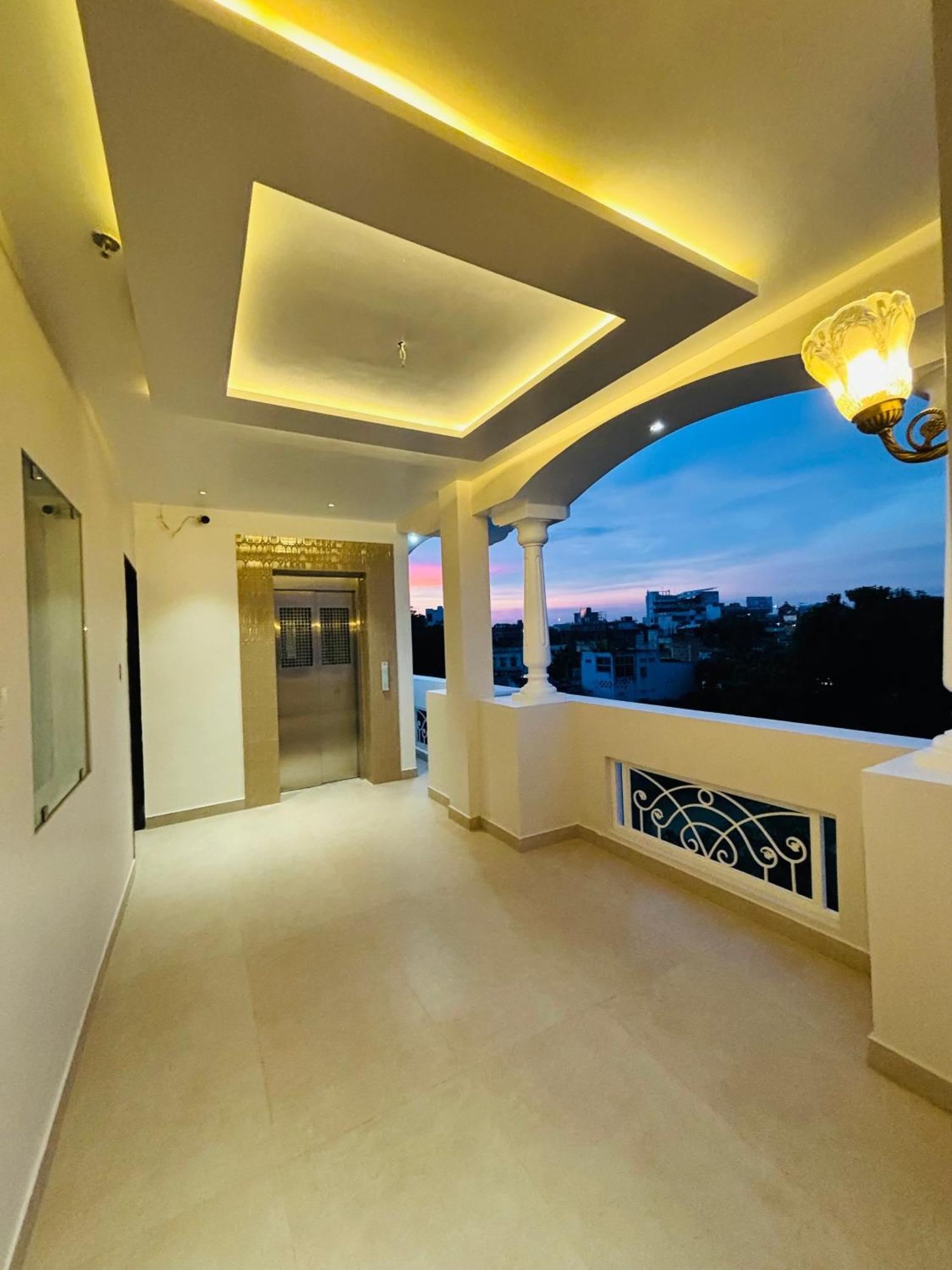 The Lavish Stay Varanasi Eksteriør bilde