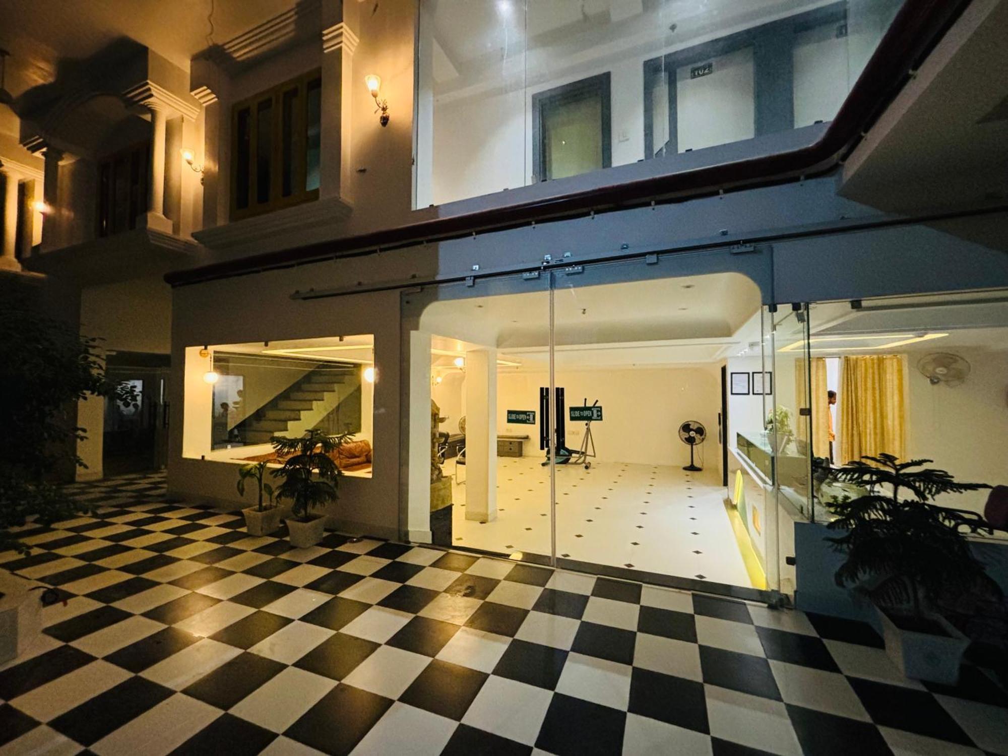 The Lavish Stay Varanasi Eksteriør bilde