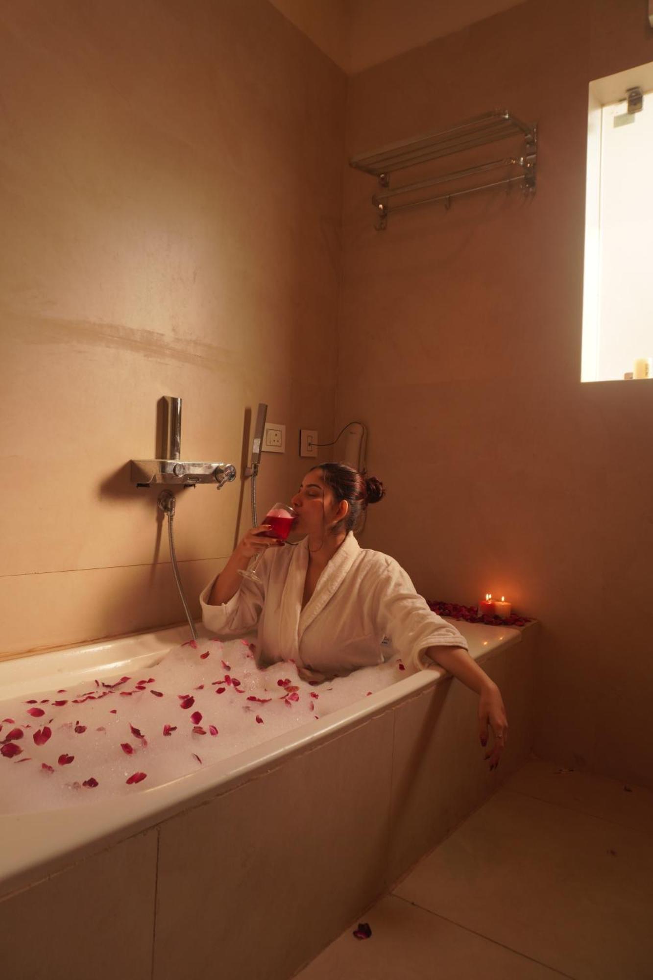 The Lavish Stay Varanasi Eksteriør bilde